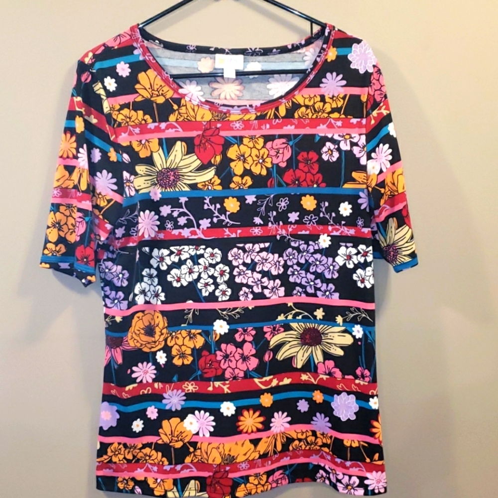 LuLaRoe GiGi Top